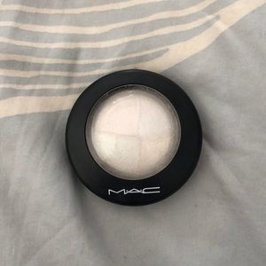 MAC Barely Dressed Mineralize Skin Finish